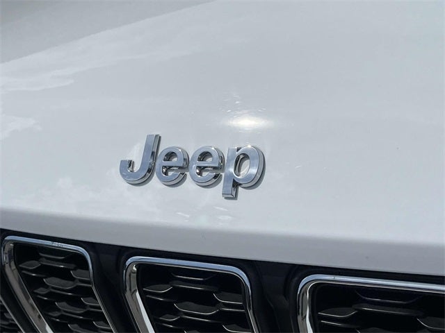 2023 Jeep Grand Cherokee L Laredo 4x2